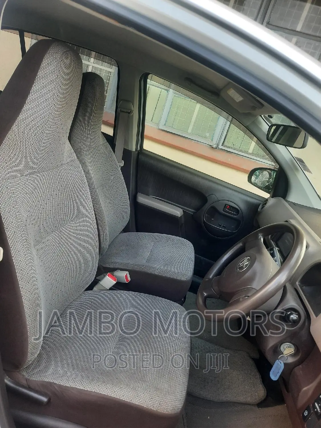 Toyota Passo 1.0 FWD 2015 Silver