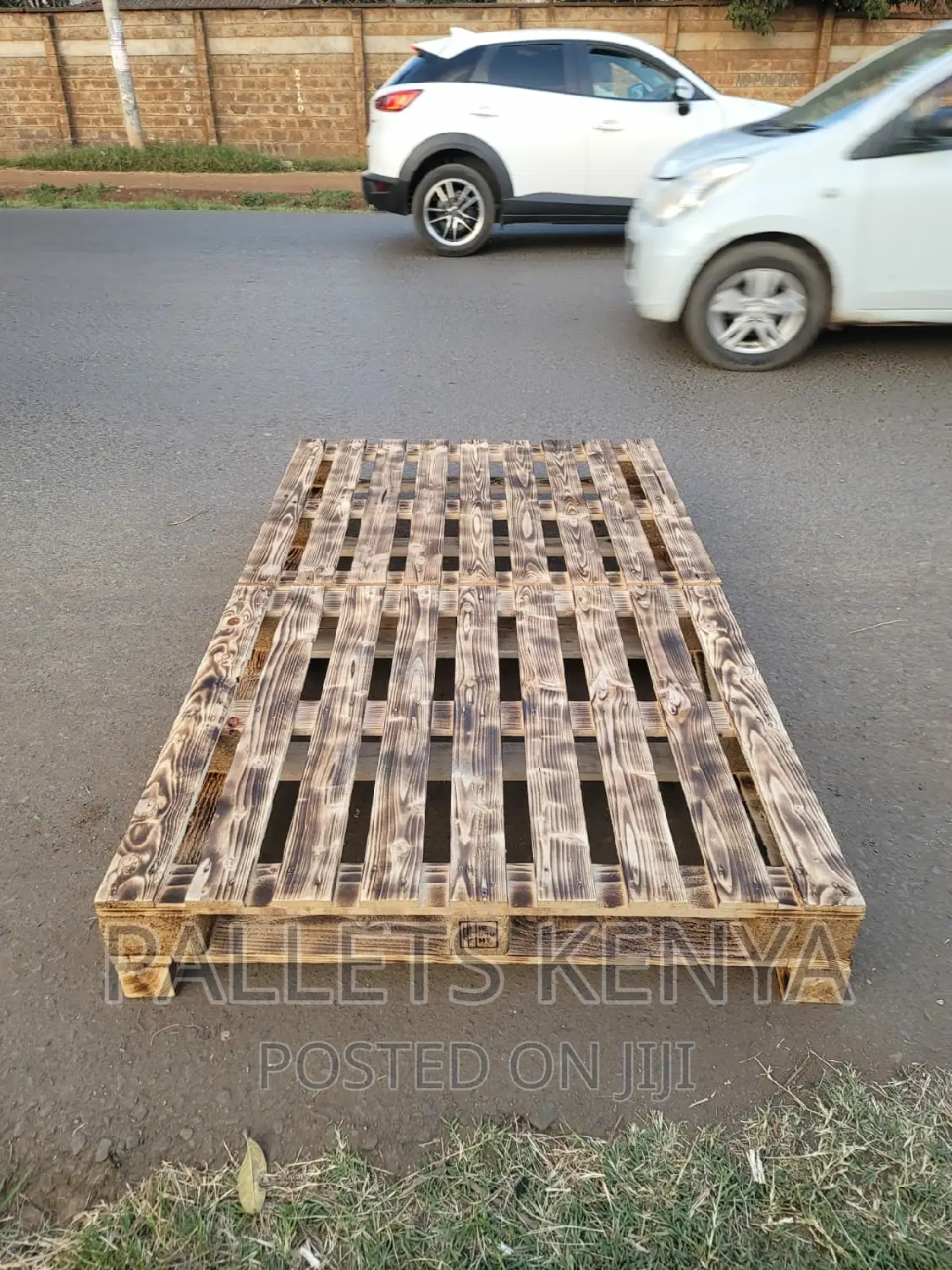 Pallet Bed- 4*6 Slightly Raised Pallet Bed. (TT08)