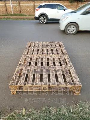 Pallet Bed- 4*6 Slightly Raised Pallet Bed. (TT08)