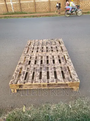 Pallet Bed- 4*6 Slightly Raised Pallet Bed. (TT078)