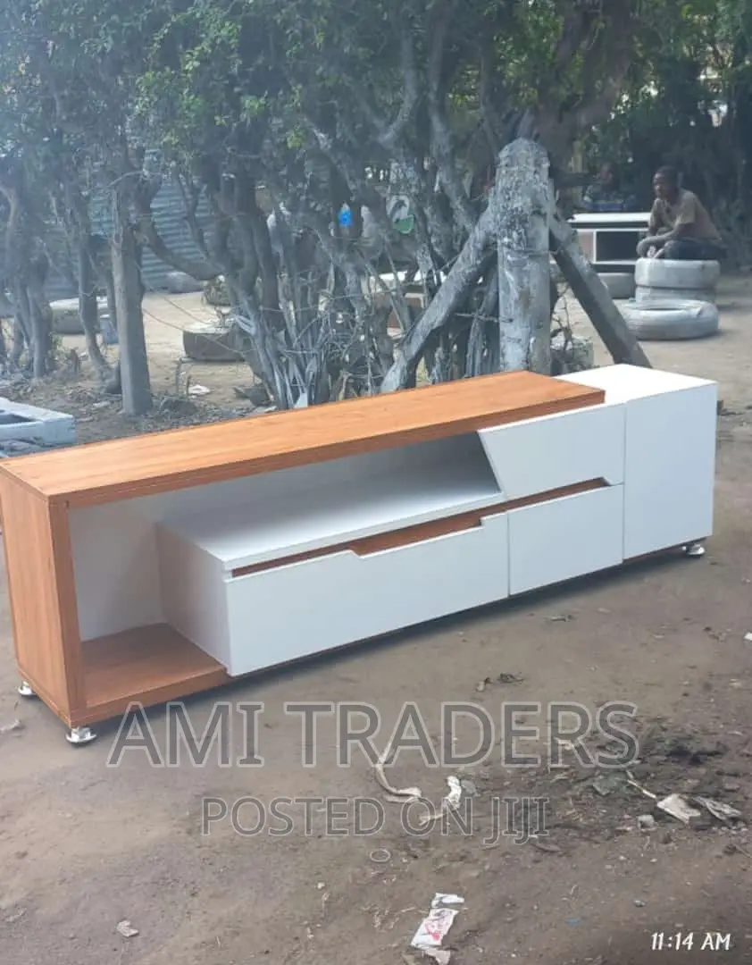 Tv Stand (6ft)