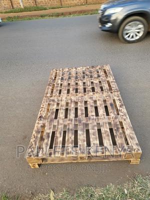 Pallet Bed- 4*6 Slightly Raised Pallet Bed. (TT17) - thumbnail 2
