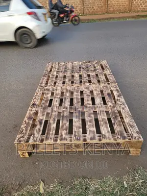 Pallet Bed- 4*6 Slightly Raised Pallet Bed. (TT050)
