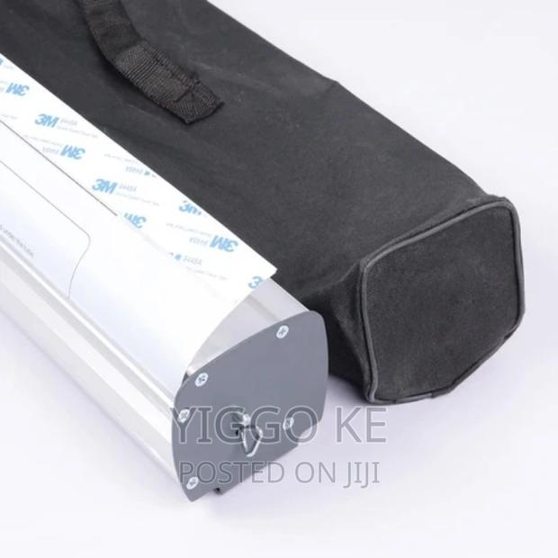 Roll Up Banners Stand