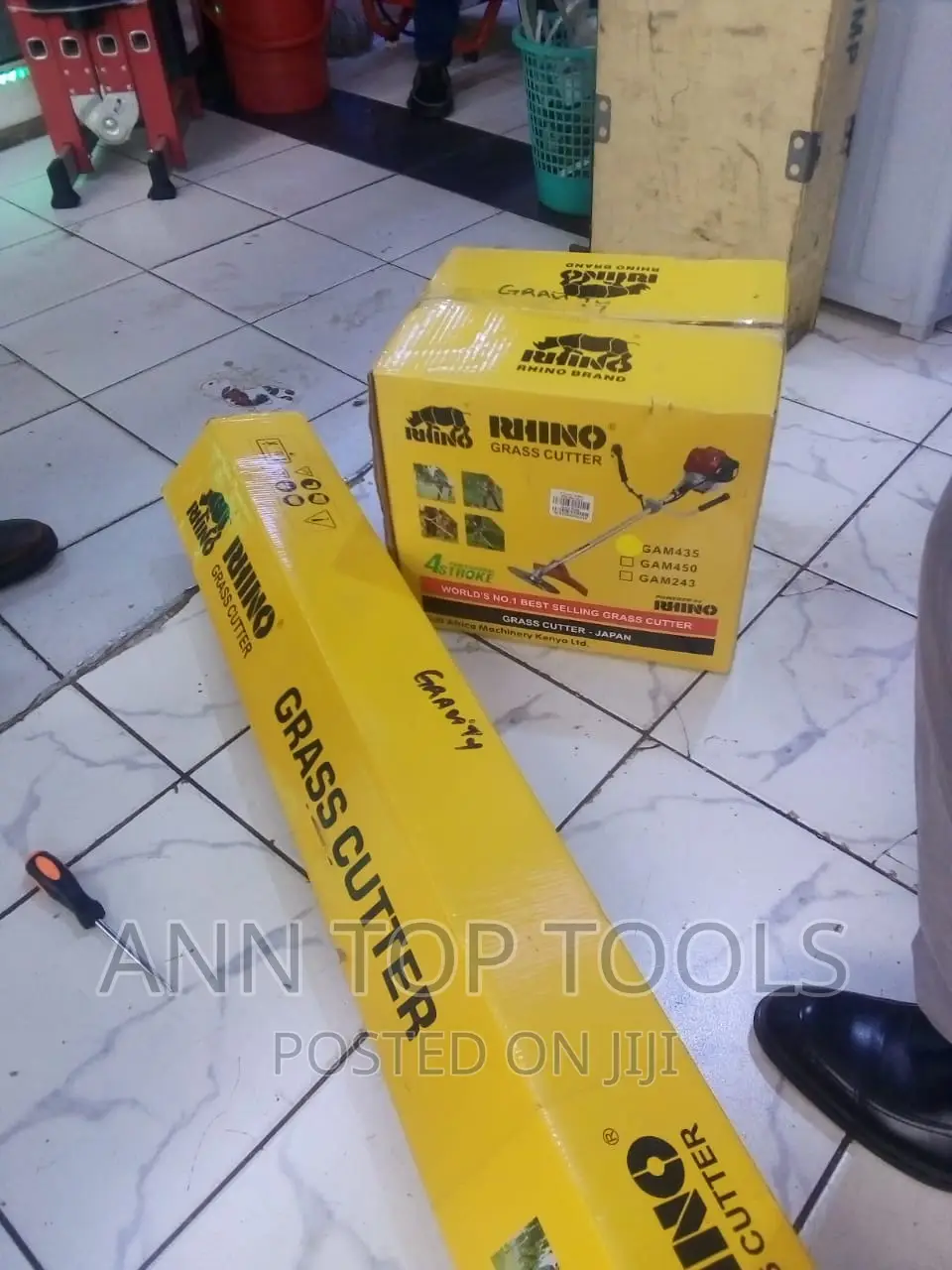 Rhino 4 Stroke Brush Cutter Comes With 8 Blades