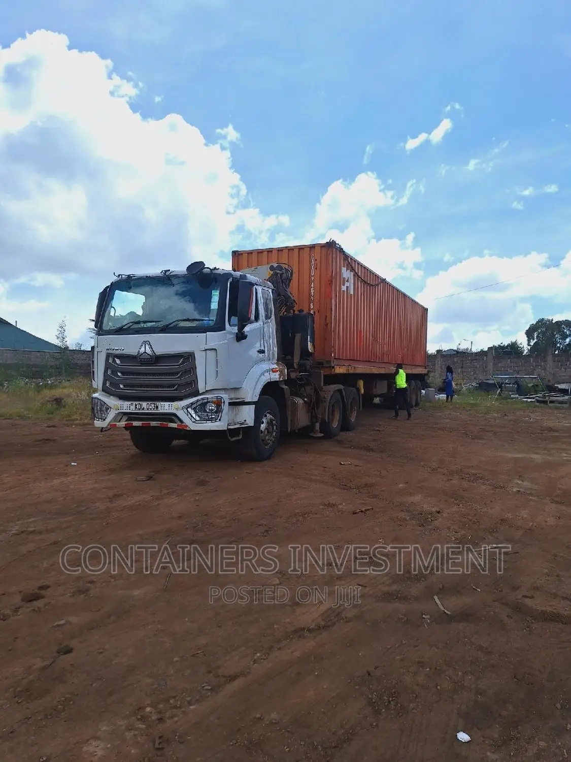 40 Feet Containers, Transport and Grounf Work Pillars