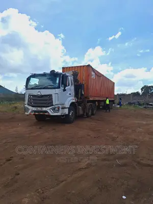 40 Feet Containers, Transport and Grounf Work Pillars