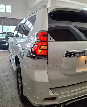 Toyota Land Cruiser Prado 2018 White