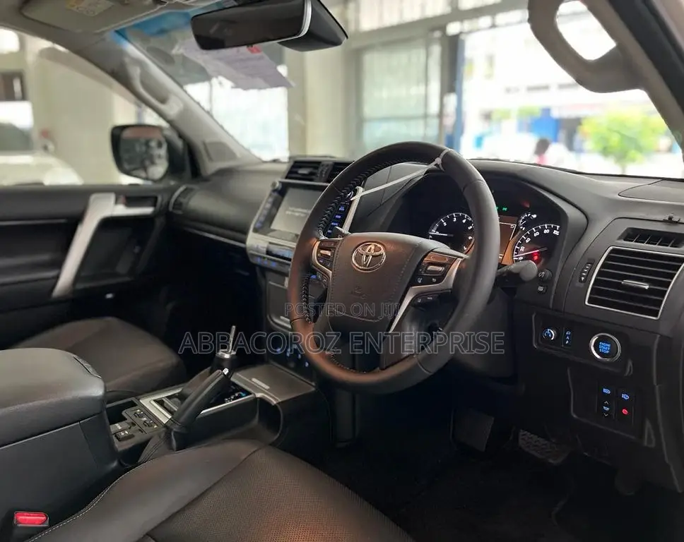 Toyota Land Cruiser Prado 2018 Off white