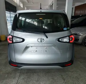 Toyota Sienta 1.5 AWD 2016 Gray