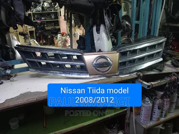 Grille Nissan Tiida Model 2008/2012