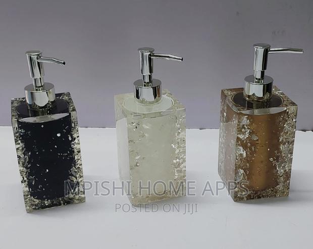 280ml Square Resin Sparkling Soap Dispenser - thumbnail 4