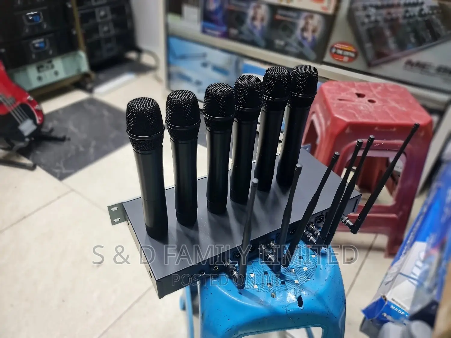 BNK Es600 6 in 1 Wireless Microphone