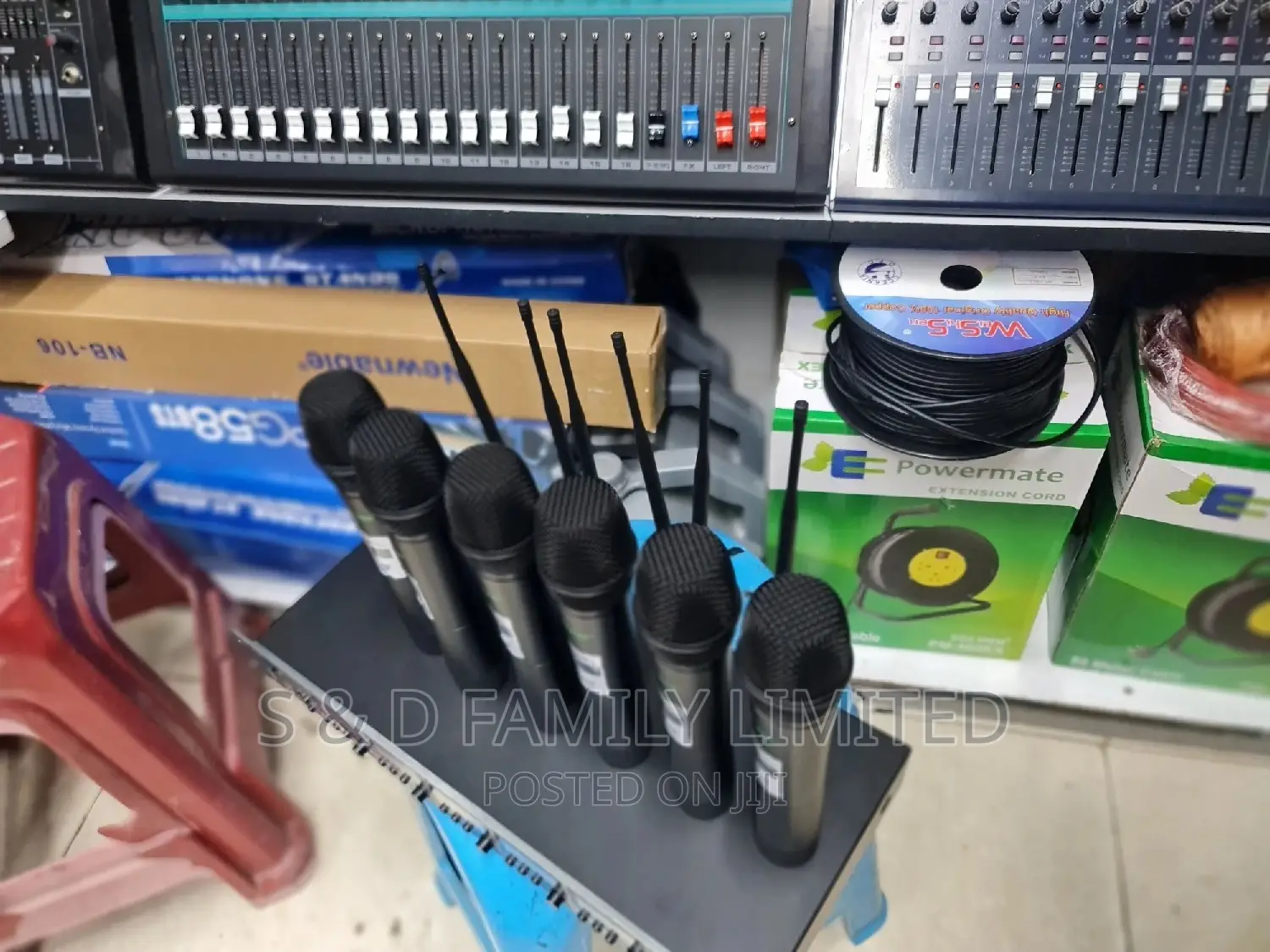 BNK Es600 6 in 1 Wireless Microphone