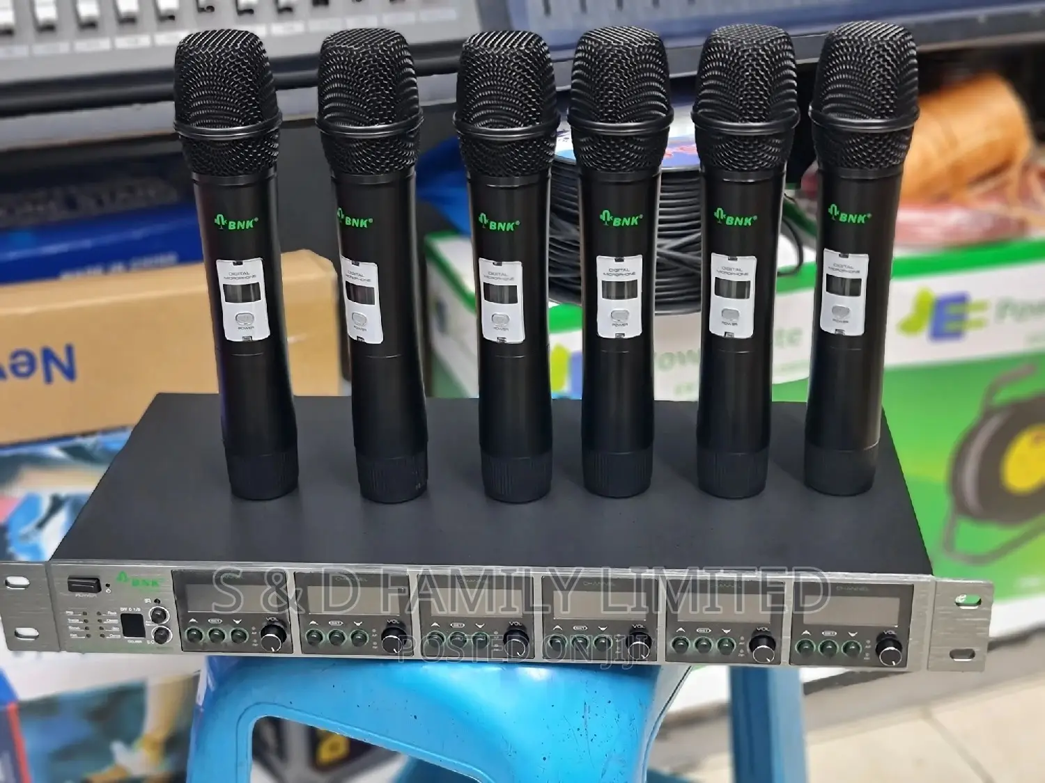 BNK Es600 6 in 1 Wireless Microphone