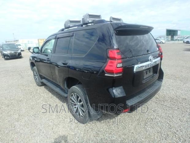 Toyota Land Cruiser Prado 2018 Black - thumbnail 14