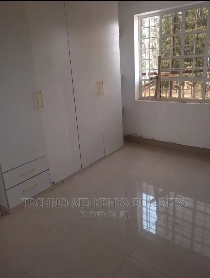 Kitchen Cabinet Worktops and Wardrobes