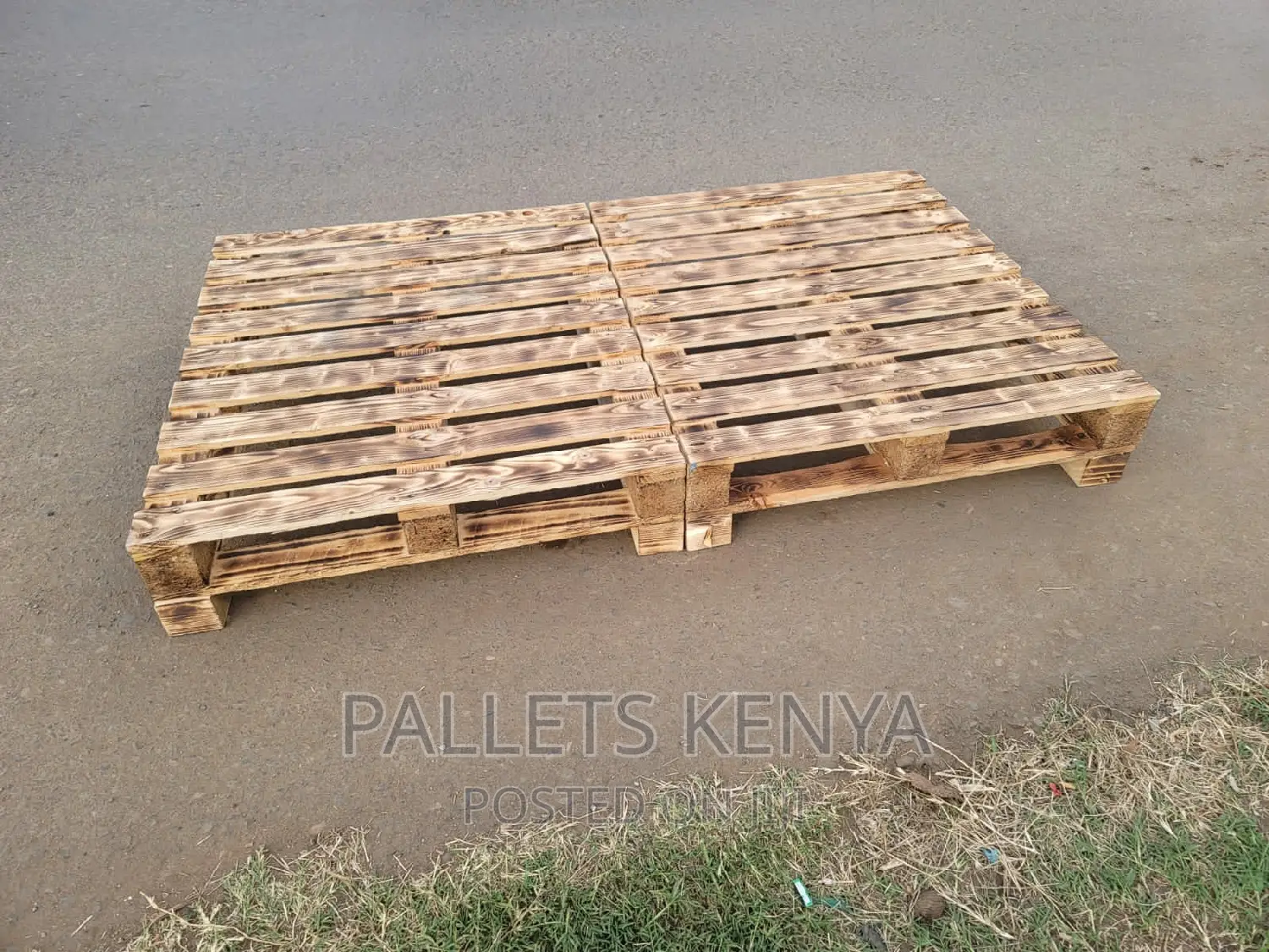 Pallet Bed- 4*6 Slightly Raised Pallet Bed. (HE03)