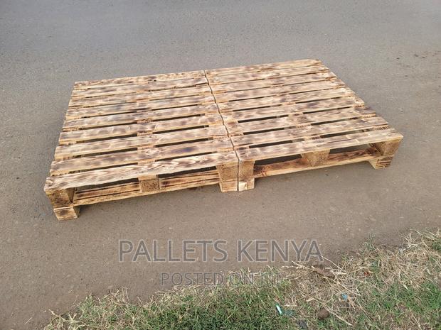Pallet Bed- 4*6 Slightly Raised Pallet Bed. (HE03)