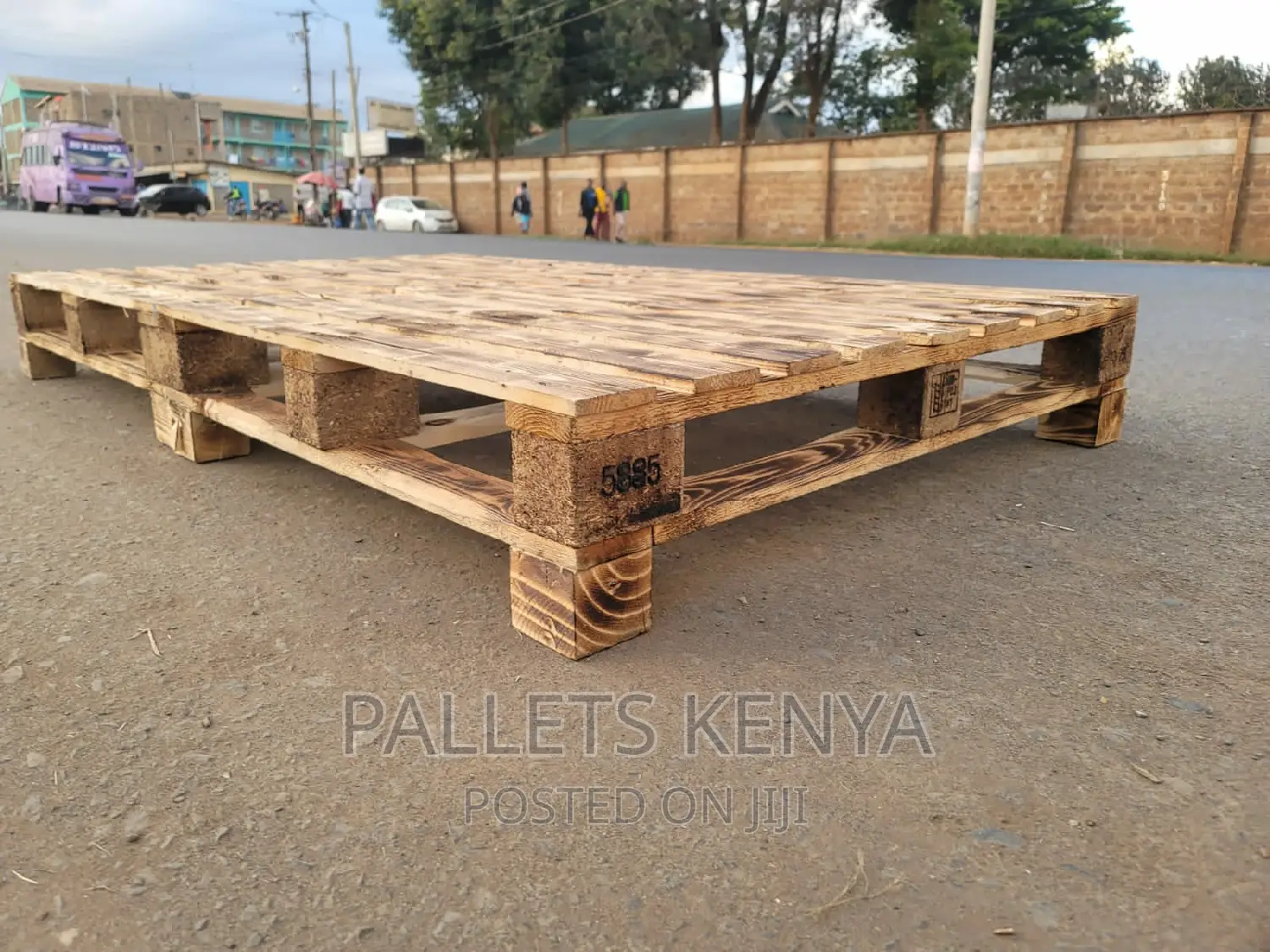 Pallet Bed- 4*6 Slightly Raised Pallet Bed. (HE03)