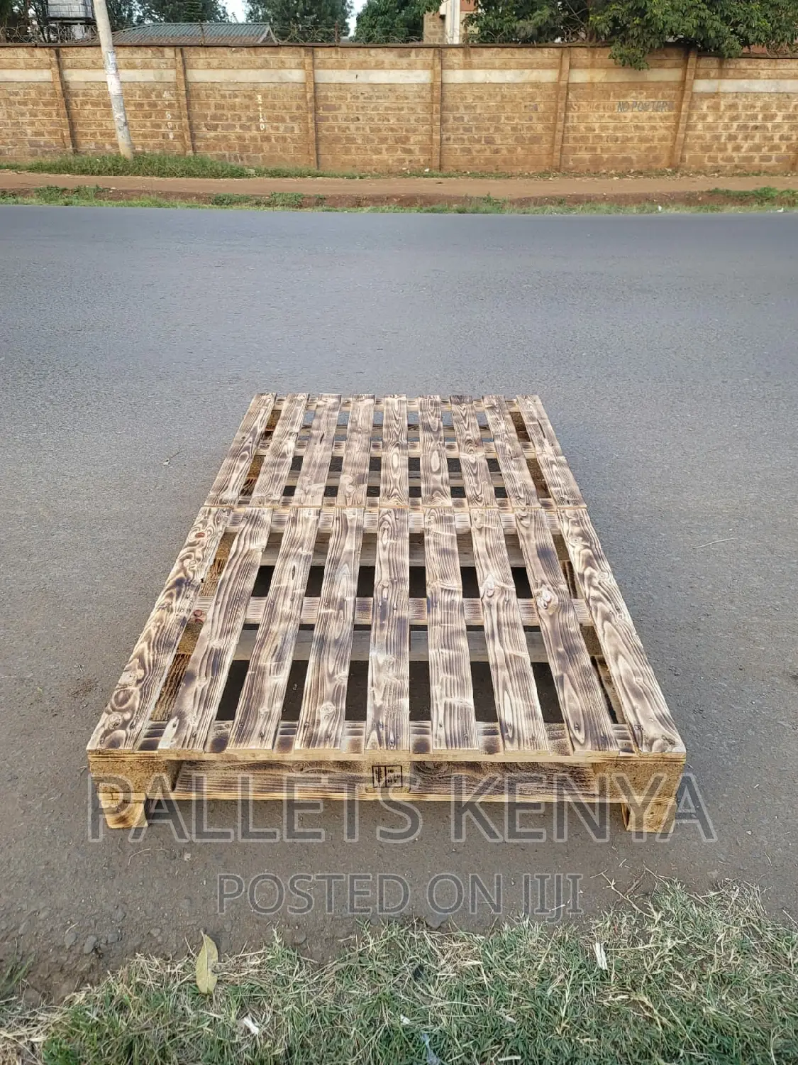 Pallet Bed- 4*6 Slightly Raised Pallet Bed. (Sl05 )