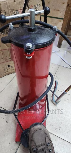 Manual High Capacity Grease Gun - main view