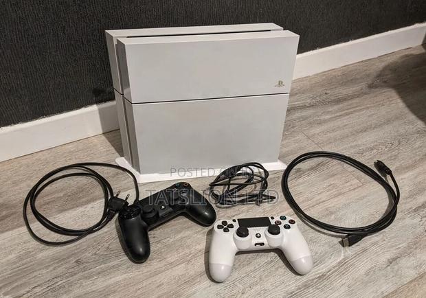 Playstation 4 Standard White 2 Controller - main view