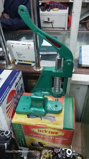 Button Presser Machine With Dies for Buttons