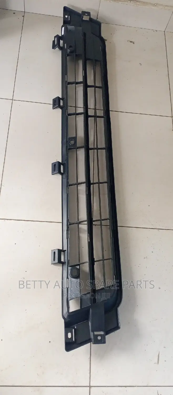 Toyota Hiace 7 L 2010 Bumper