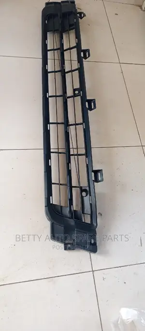 Toyota Hiace 7 L 2010 Bumper