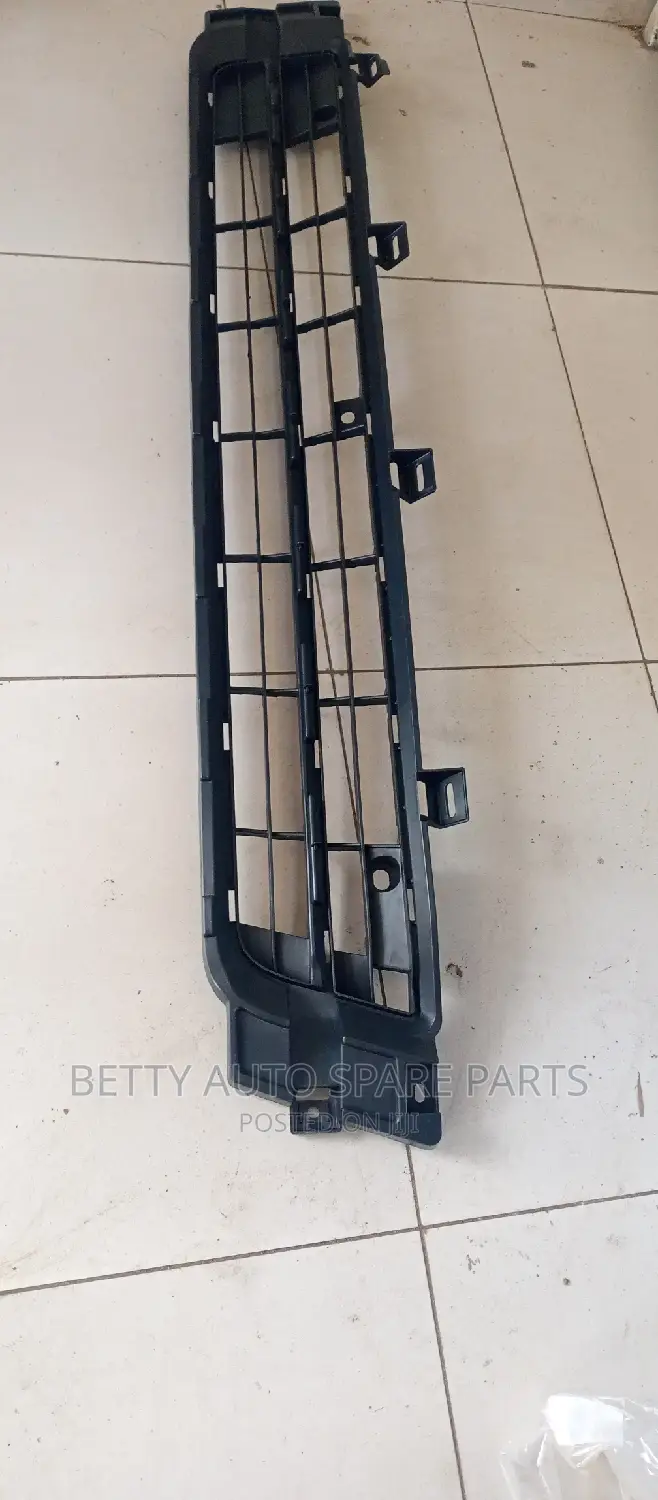Toyota Hiace 7 L 2010 Bumper