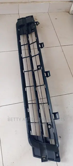 Toyota Hiace 7 L 2010 Bumper