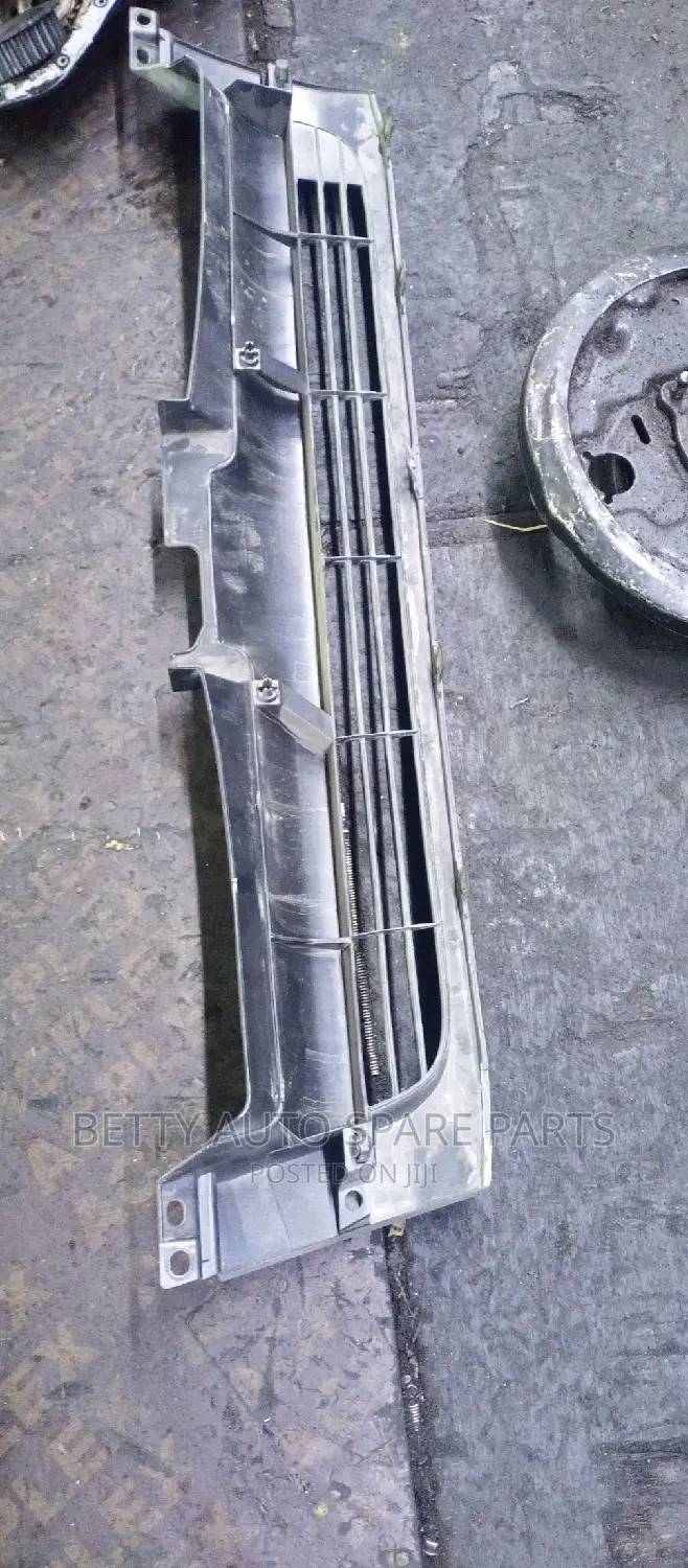 Toyota Hiace 7 L 2010 Bumper