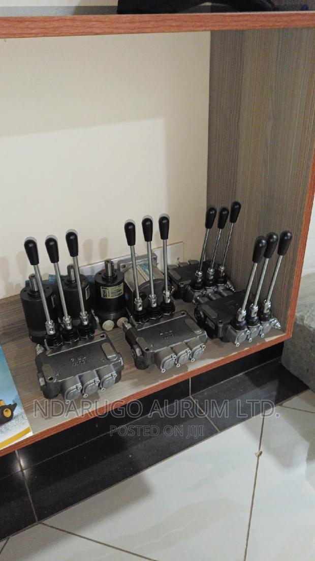 3/8 Hydraulic Control. 3 Way. (Made in Italy - thumbnail 2