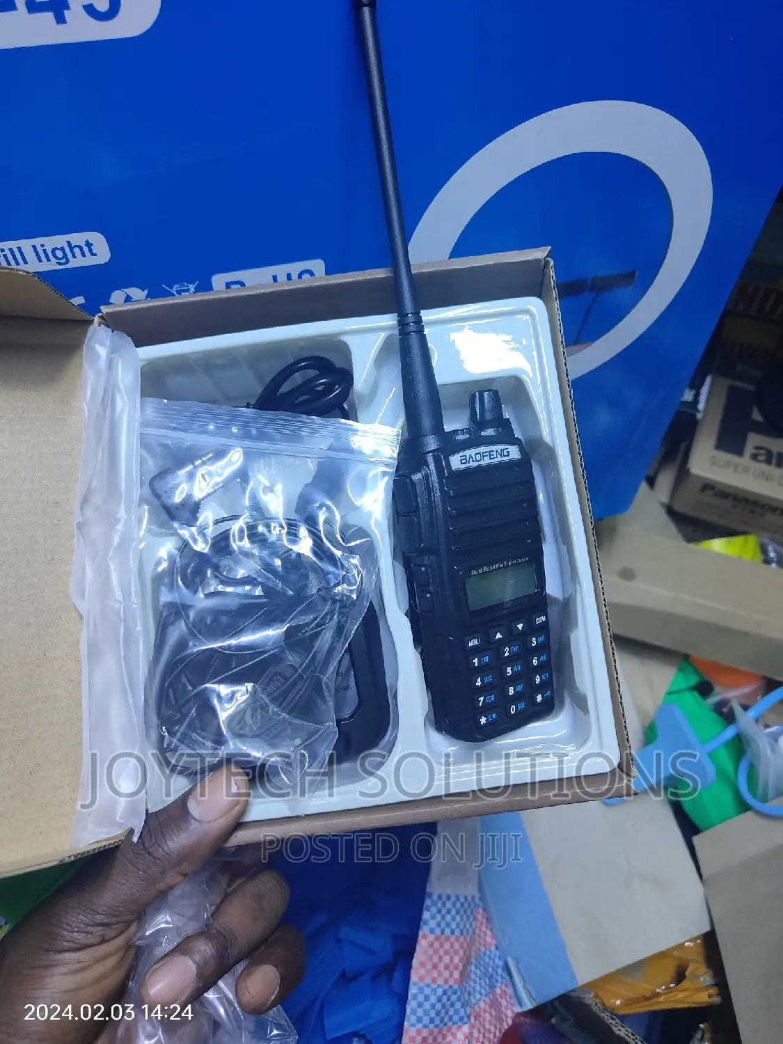 Radio Call : Walkie Talkie. 10 Km Radius