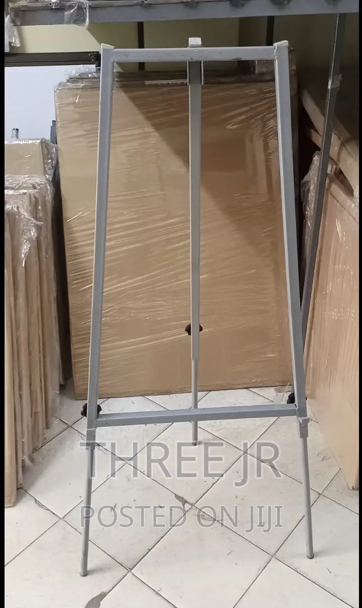 Tripod Very Firm Whiteboard Stand