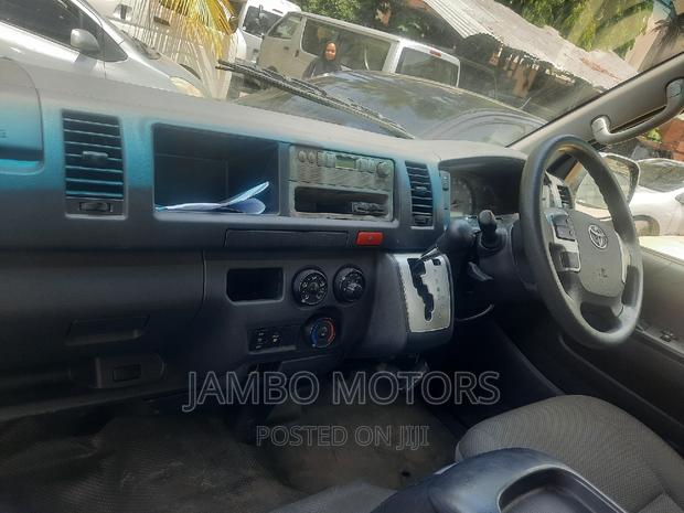 Toyota HiAce 2016 White - thumbnail 10