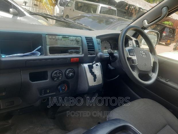 Toyota HiAce 2016 White - thumbnail 14