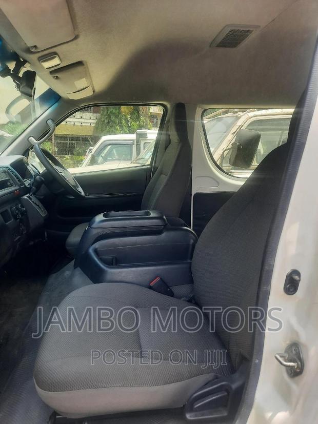 Toyota HiAce 2016 White - thumbnail 13
