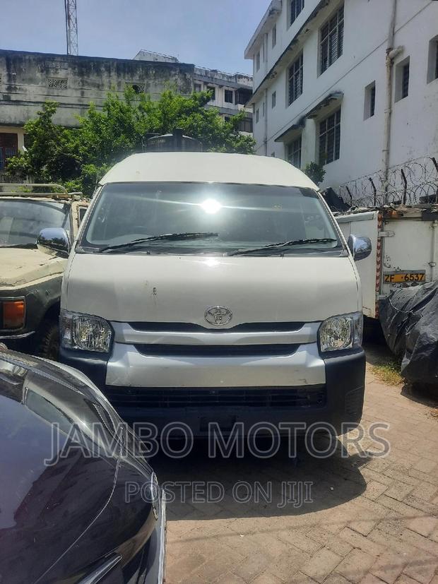 Toyota HiAce 2016 White - thumbnail 4