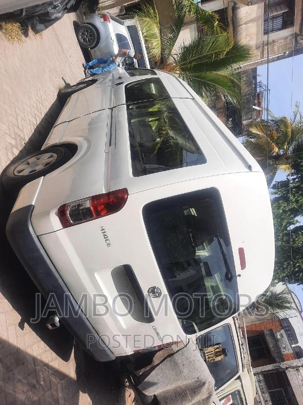 Toyota HiAce 2016 White - thumbnail 11