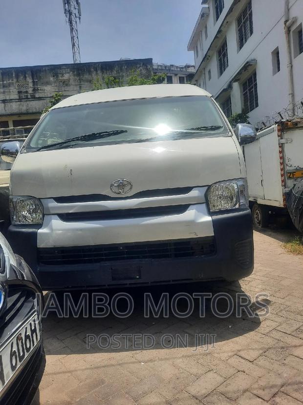 Toyota HiAce 2016 White - thumbnail 18