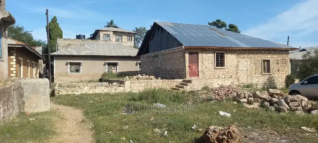 8bdrm House in Kisauni for sale