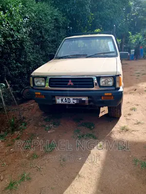 Mitsubishi L200 1999 Yellow