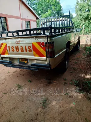 Mitsubishi L200 1999 Yellow