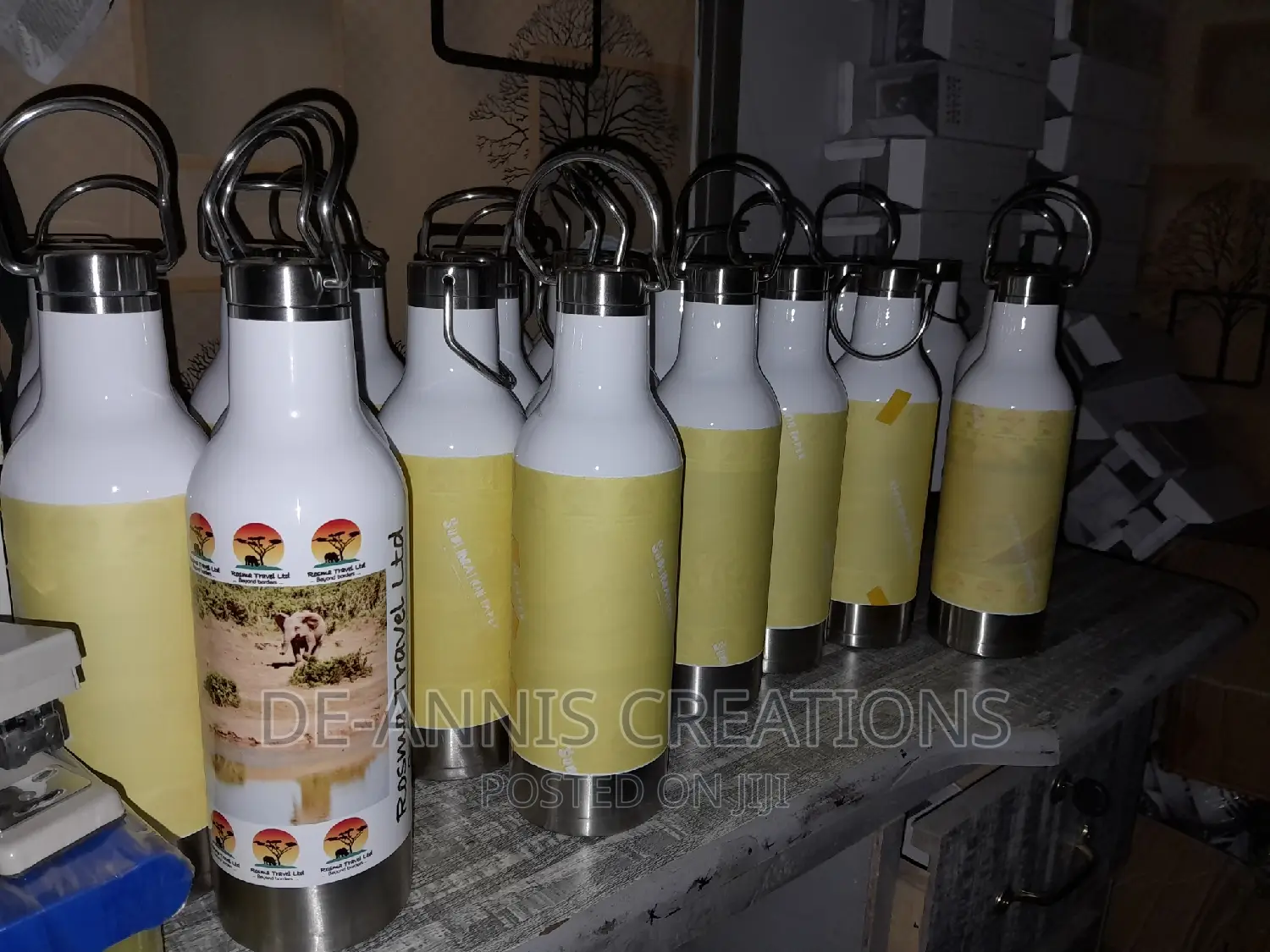 Vacuum Flask With Metal Handle