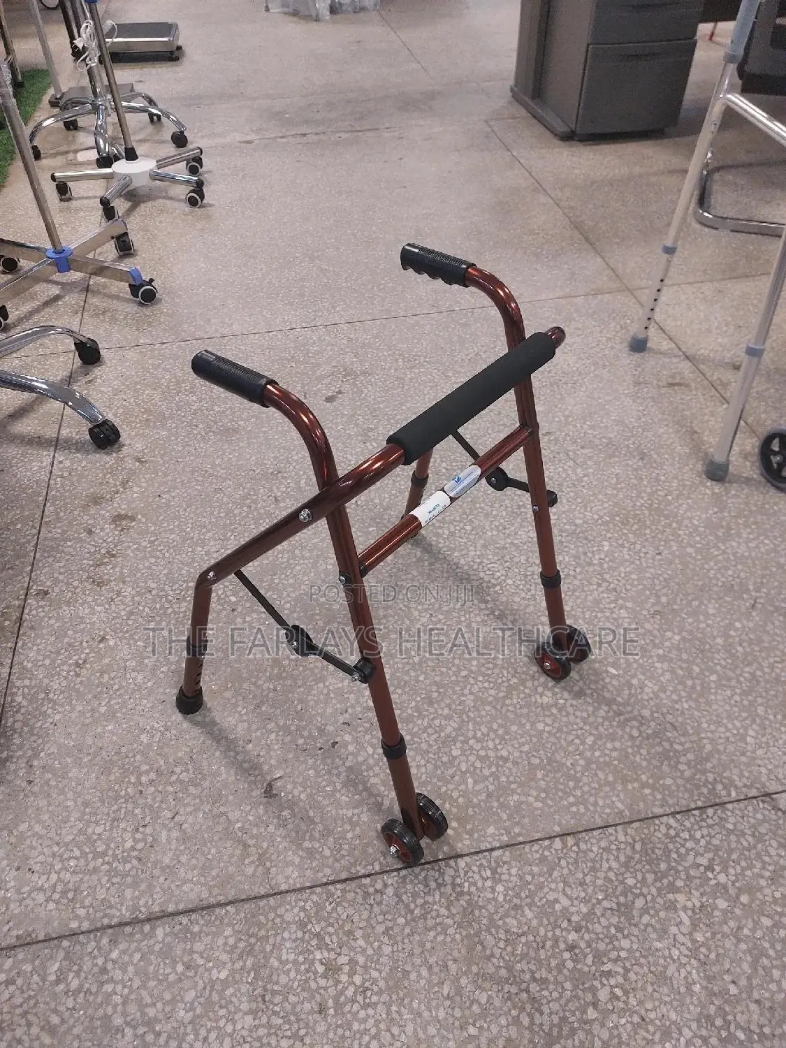 Chidren Walker With Wheels*^