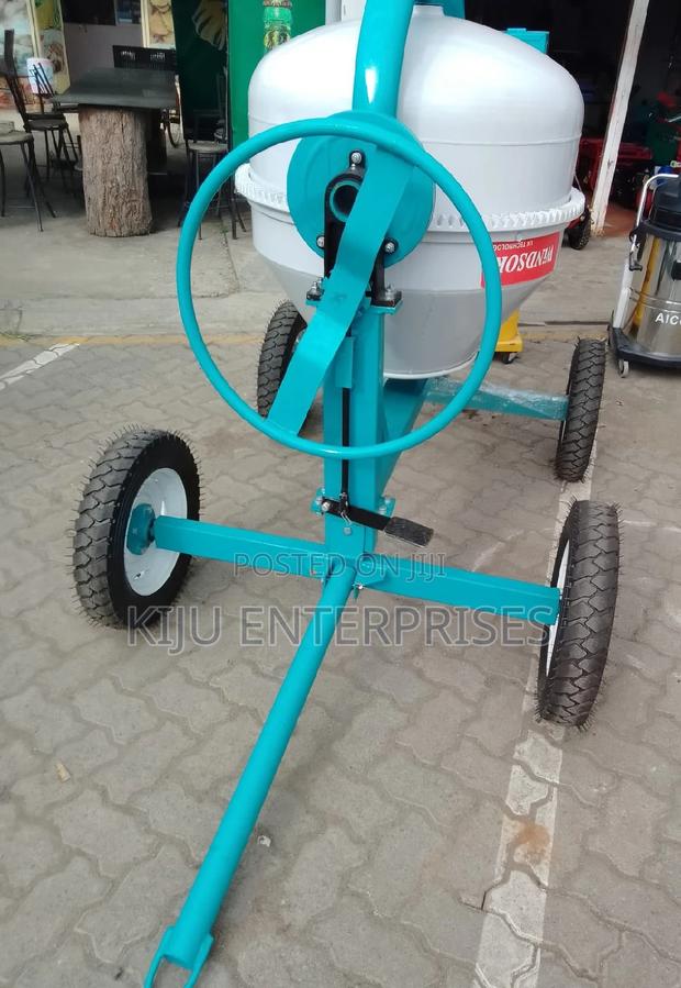 Concrete Mixer Windsor - thumbnail 2