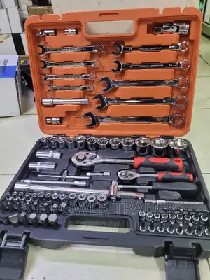 Set of 82 Pieces Socket Wrench
