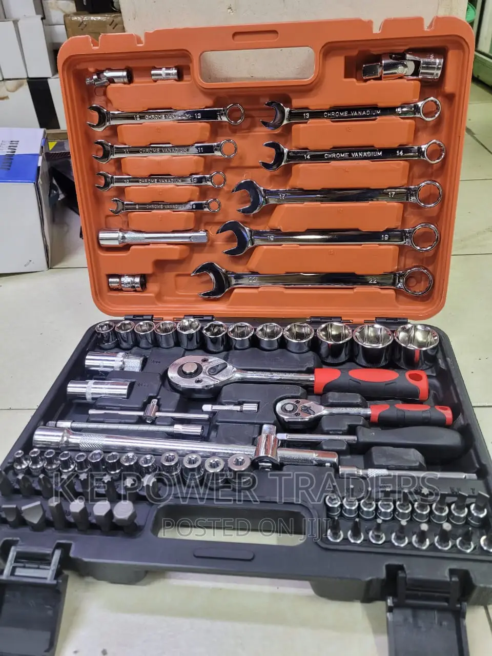Set of 82 Pieces Socket Wrench